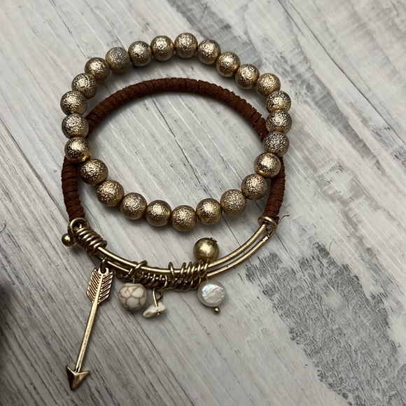 Boho Pearl Beaded Arrow Suede Bangle Bracelet - Picture 5 of 5